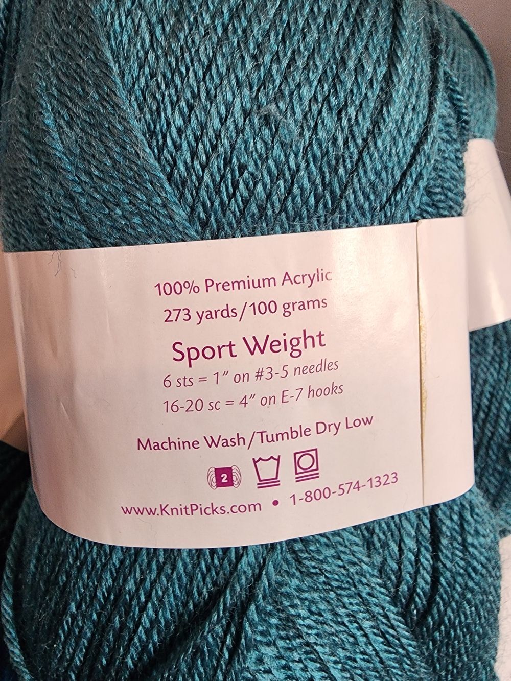 16 KnitPicks Sport Weight Acrylic Yarn in Teal - Picture 2 of 3